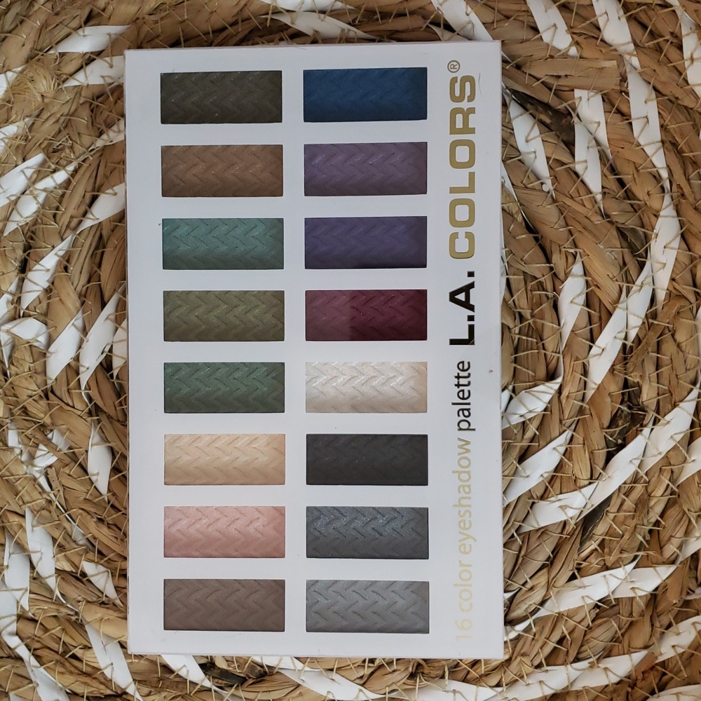 16 Colors Eyeshadow Palette by L.A. COLORS